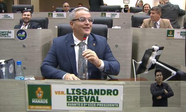 'Não tenho a beleza do capitão Carpê' diz sorridente Lissandro Breval