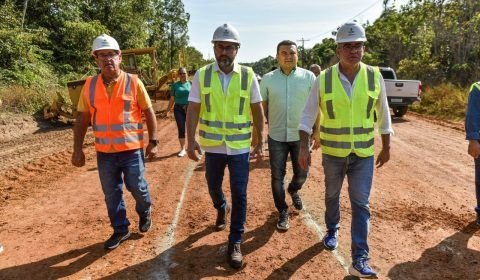 Wilson Lima vistoria obra de reforma e ampliação da AM-352 e destaca importância da rodovia para economia da região