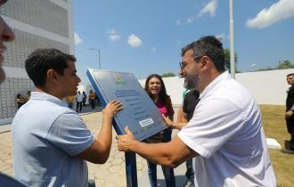 Governador Wilson Lima entrega obra que amplia o sistema de abastecimento de água em Maués