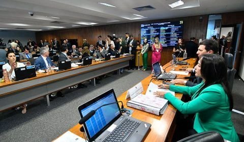 CPMI aprova reconvocação de Mauro Cid e quebra sigilos de Carla Zambelli