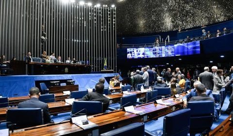 Senado aprova MP que aumenta salário mínimo e amplia isenção do IR