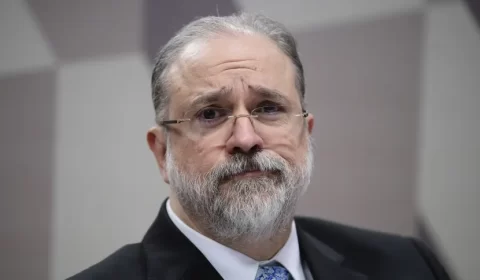 Em fim de mandato na PGR, Augusto Aras se reunirá com Lula no Planalto