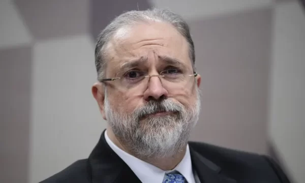 Em fim de mandato na PGR, Augusto Aras se reunirá com Lula no Planalto