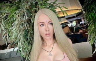 'Barbie humana' é acusada de comandar uma espécie de seita e envenenar milhões de pessoas