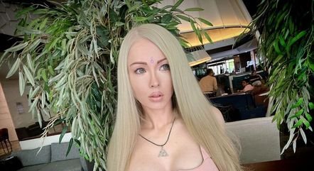 'Barbie humana' é acusada de comandar uma espécie de seita e envenenar milhões de pessoas