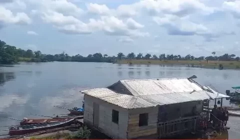 Corpos de pai e filha que caíram em rio após ventania no AM são encontrados