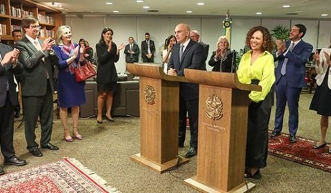 Em cerimônia histórica, Edilene Lobo é empossada primeira ministra negra do TSE