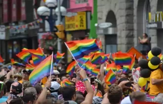 Deputados aprovam PL que proíbe crianças em paradas LGBT+ no Amazonas
