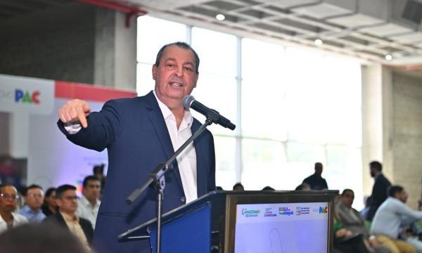 Senador Omar cobra do MEC a criação de mais universidades federais no interior do Amazonas