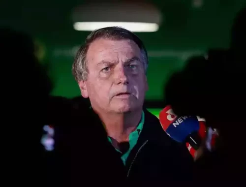 Bolsonaro é internado em UTI hospitalar com broncopneumonia bilateral