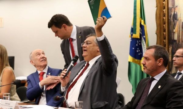 Dino manda recado a Zema após xenofobia: "proibido criar distinções entre brasileiros"