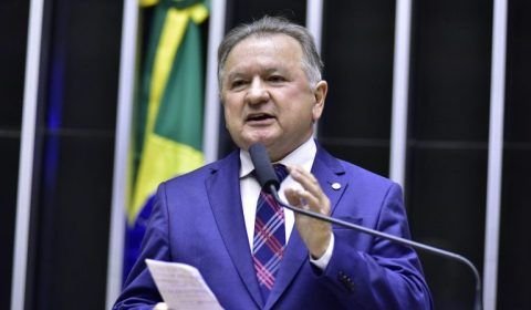 Câmara aprova MP que reajusta salário mínimo e amplia faixa de isenção do IR