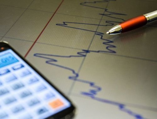 Produção industrial recua 0,4% em setembro, mostra IBGE