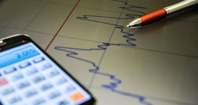 Produção industrial recua 0,4% em setembro, mostra IBGE