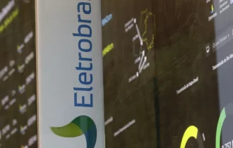 Ministério quer R$ 25 bilhões antecipados da Eletrobras para reduzir contas de luz até 2026