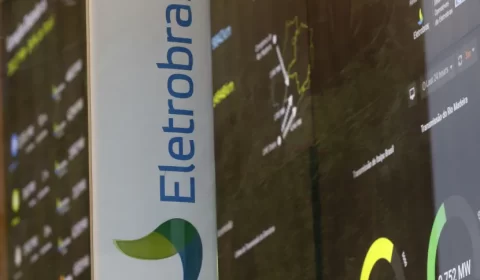 Ministério quer R$ 25 bilhões antecipados da Eletrobras para reduzir contas de luz até 2026