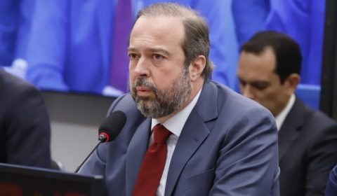 Ministro diz que vai enviar projeto de lei para diminuir custos da energia para o consumidor