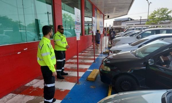 Prefeitura autua mais de 50 motoristas por uso irregular de vagas especiais na zona Centro-Sul de Manaus