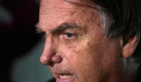 'Golpe de Estado': Bolsonaro contrata hacker para invadir urnas eletrônicas