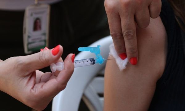 Apenas uma em cada 3 vacinas de HPV foi aplicada no estado de SP