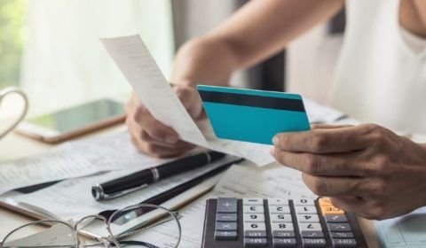 Mais de 76% das famílias brasileiras estão endividadas
