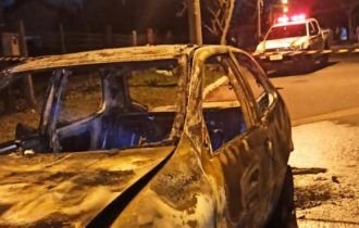Corpo é encontrado carbonizado dentro de carro incendiado