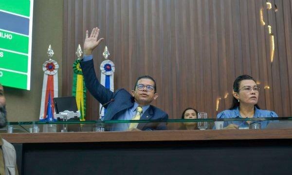 Deputado João Luiz vota contra o veto ao PL que proíbe desrespeito de doutrinas e crenças relativas à religião cristã no Amazonas