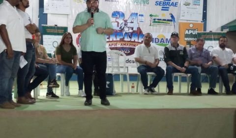 Equipe da Corregedoria-Geral de Justiça acompanha a entrega de títulos registrados em Apuí, no interior do Amazonas