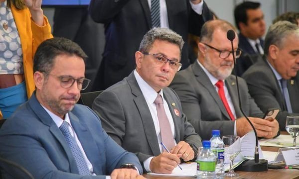 Governo do Amazonas reforça posição na reforma tributária e compromisso com economia verde em Brasília