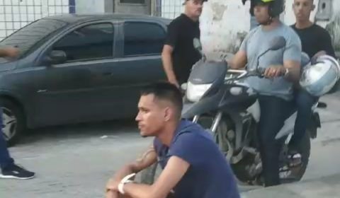 Homem é espancado com pá após tentativa de roubo (Veja o vídeo)