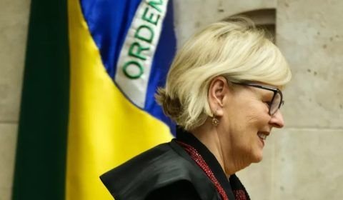 Lula assina decreto de aposentadoria de Rosa Weber, do STF