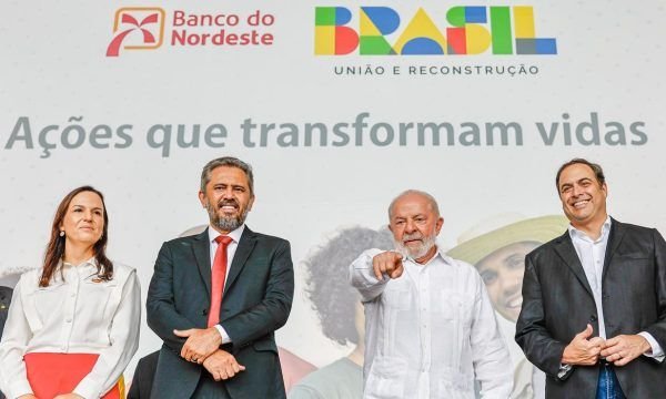 Não podemos ter medo de emprestar dinheiro para pobre, diz Lula