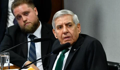 Petista usa depoimento de Heleno de argumento para tentar mudar artigo 142