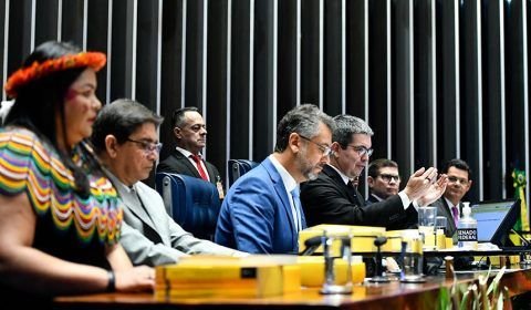 Possível exploração petrolífera marca discursos em homenagem ao Amapá