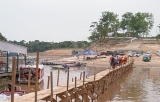 Prefeitura constrói ponte de 150 metros na marina do Davi para conter impactos da seca dos rios