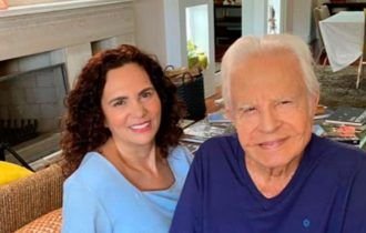 Quero chegar aos 150 anos para namorar mais minha mulher, diz Cid Moreira