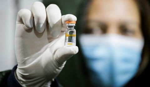 Sancionada lei que regulamenta vacinação em estabelecimentos privados