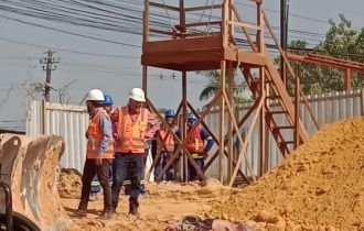 Urgente: trator atropela trabalhador em Manaus (veja o vídeo)
