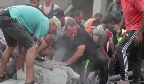 Campo de refugiados palestinos em Gaza é atingido por ataque aéreo de Israel