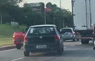 Colisão deixa fluxo de veículos lento na Avenida das Flores