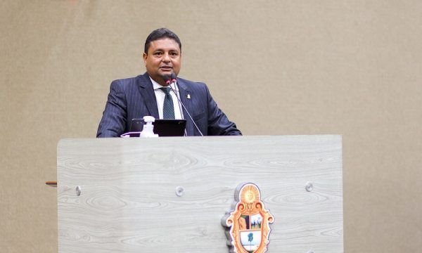 Com ajuda de Caio André, vereadores de Manaus aproveitam inversão da pauta para esvaziar plenário