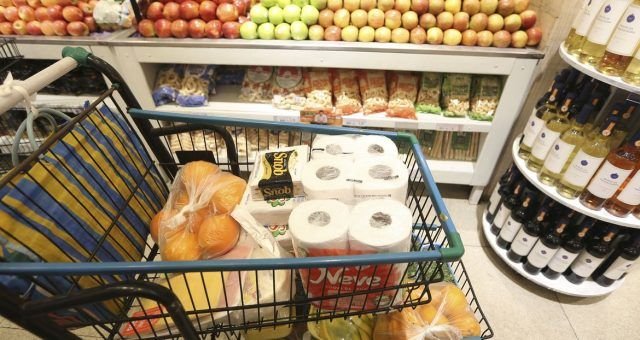 Prévia da inflação de março fica em 0,44%, pressionada por alimentos