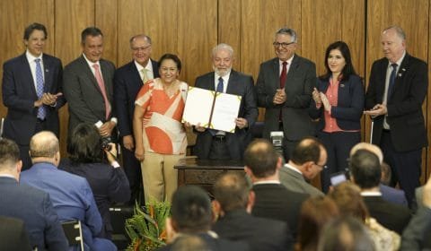 Fazer política é fazer concessões e conversar, diz Lula