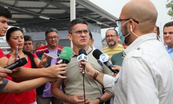 Fumaça que encobre Manaus faz prefeitura adiar Boi Manaus e a reduzir para um dia o aniversário da cidade