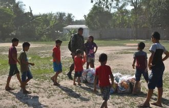 Governo atua no apoio logístico da ajuda humanitária para comunidades ribeirinhas de Alvarães