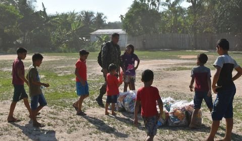 Governo atua no apoio logístico da ajuda humanitária para comunidades ribeirinhas de Alvarães