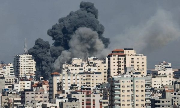 Novo ataque aéreo israelense a Gaza atinge zona a 100 metros de outro hospital