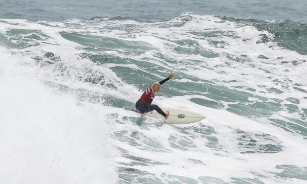 Jogos Pan-Americanos: Tati Weston-Webb conquista ouro no surfe