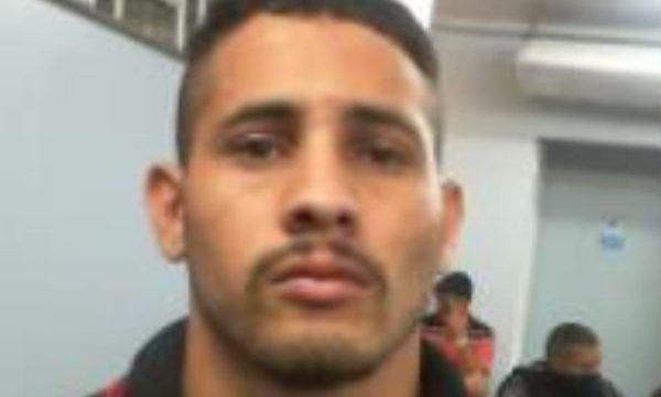 Polícia procura homem suspeito de torturar criança de 2 anos