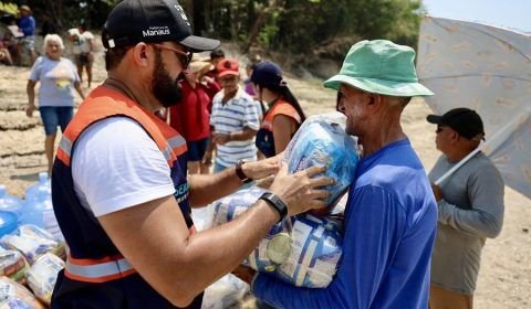 Prefeito acompanha ação humanitária da ‘operação Estiagem’ nas comunidades do lago Puraquequara
